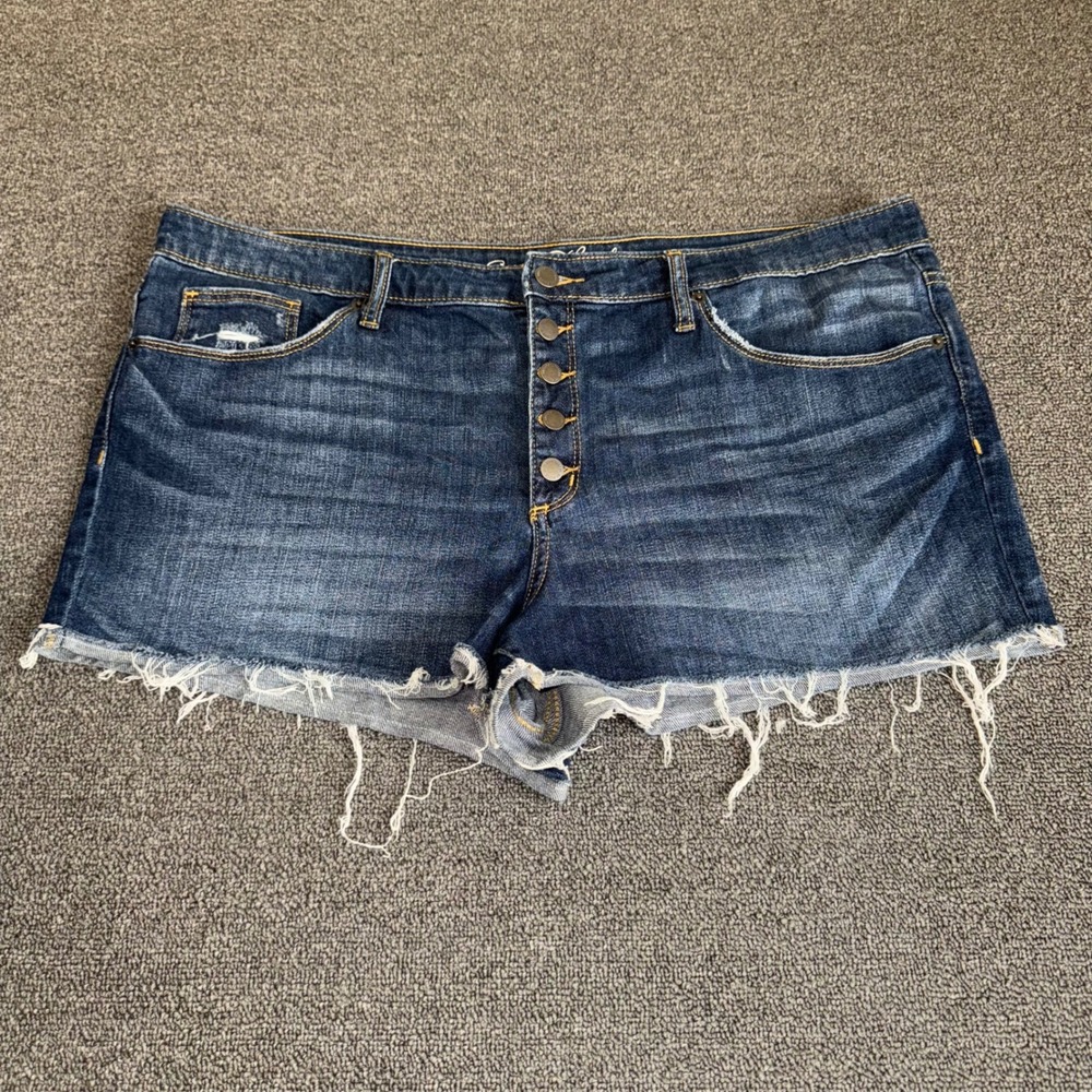 Universal Thread High Rise Shortie Denim Shorts Dark Wash Button Fly Size 18/34R